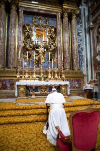 Newly elected Pope Francis prays in front of icon at Rome basilica Newly elected Pope Francis prays in front of icon at Rome basilica