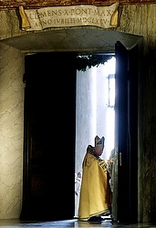 St. John Paul II pushes open Holy Door, walks into St. PeterÕs Basilica