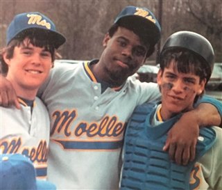 Ken Griffey Jr. as a high school athlete for Archbishop Moeller High School poses with teammates. (Courtesy Photo/Twitter.com/BigMoeBaseball)