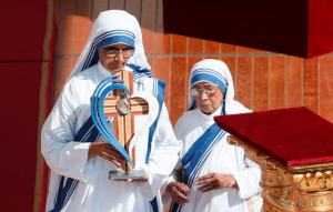 Missionaries of Charity nuns present a relic of St. Teresa of Kolkata as Pope Francis celebrates the canonization Mass of Mother Teresa in St. Peter’s Square at the Vatican Sept. 4. (CNS photo/Paul Haring)