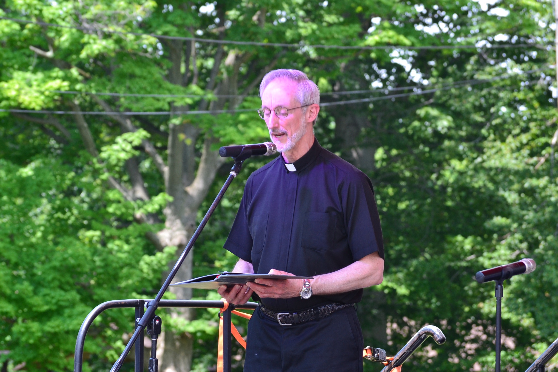 Rev. Anthony Dattilo opening prayer (CT Photo/Greg Hartman)